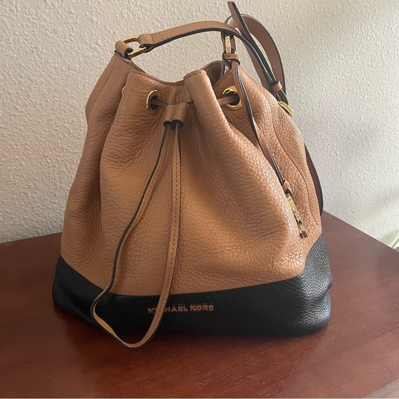 MK saddle and black soft leather Drawstring Bucket Bag - Picture 2 of 9